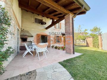 Case e ville in vendita di 272 m² in Via Caselle