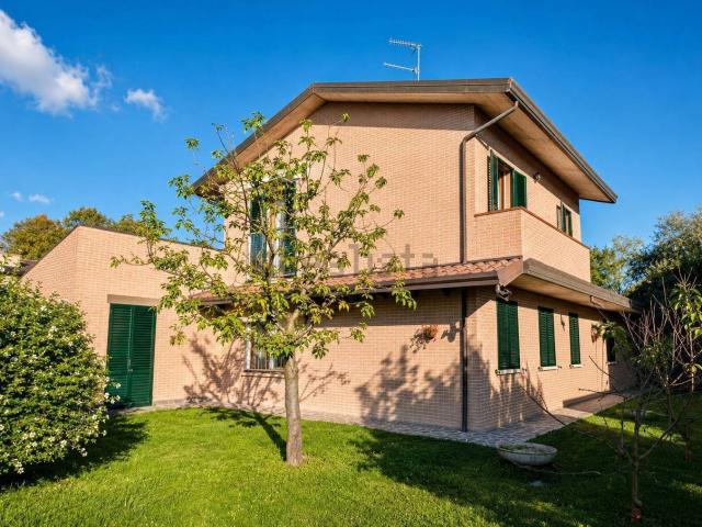 Case e ville in vendita di 272 m² in Via Acquedotto