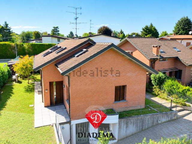 Case e ville in vendita di 272 m² in Via Alessandro Manzoni, 1