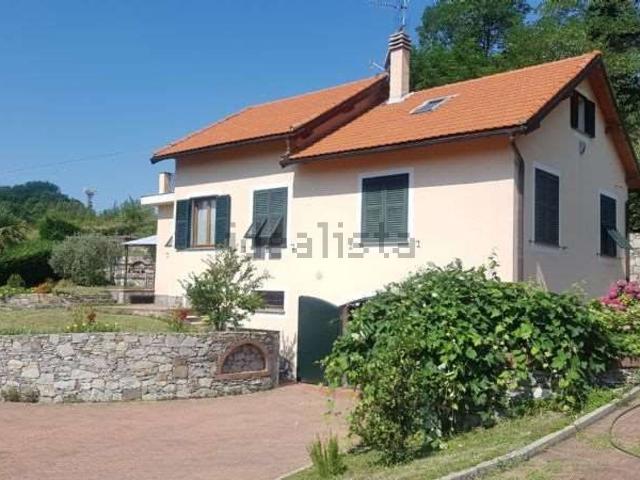 Case e ville in vendita di 272 m² in Via Assalino