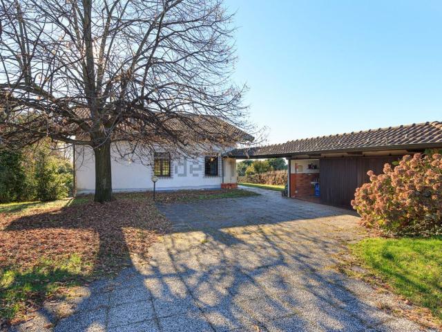 Case e ville in vendita di 272 m² in Via Bressanella, 31