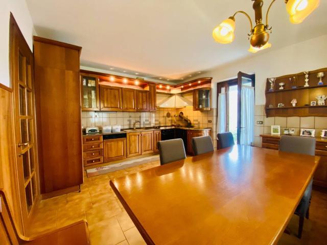 Case e ville in vendita di 272 m² in Via Fagagna, 8