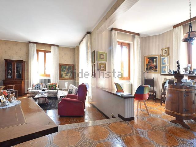 Case e ville in vendita di 272 m² in Via Ornago, 27