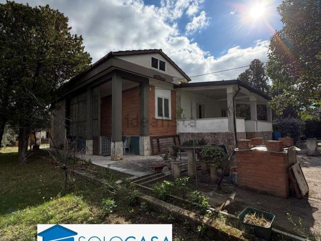 Case e ville in vendita di 272 m² in Via Napoli, 118