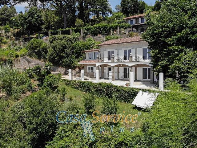 Case e ville in vendita di 272 m² in Via Spiaggia del Lago