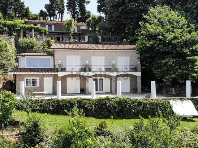 Case e ville in vendita di 272 m² in Via Spiaggia del Lago