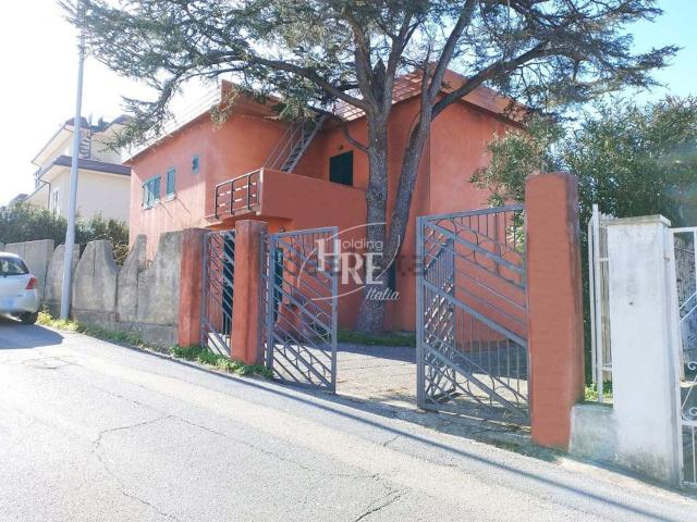 Case e ville in vendita di 272 m² in Contrada Sant&apos Antonio, 16