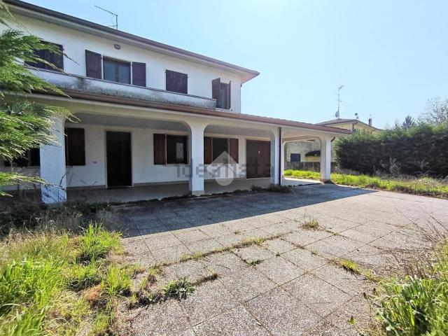 Case e ville in vendita di 272 m² in Strada Chiavica, 6