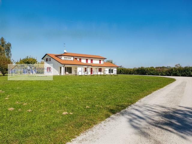 Case e ville in vendita di 273 m²