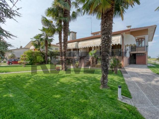 Case e ville in vendita di 273 m²