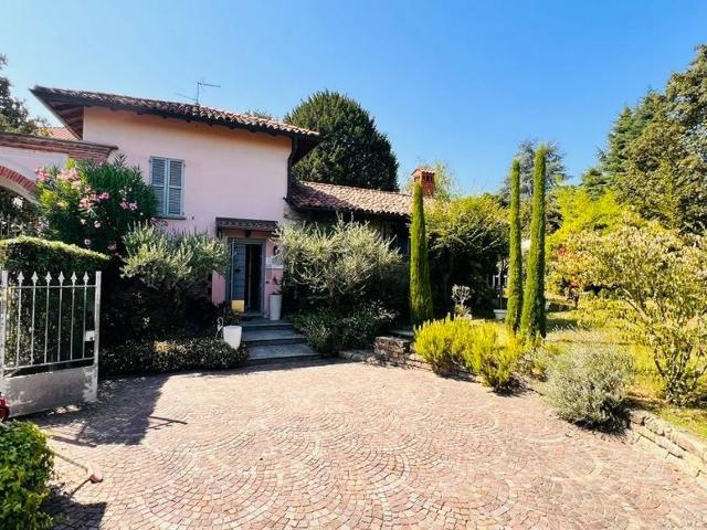 Case e ville in vendita di 273 m² in Via Agazzino, 26