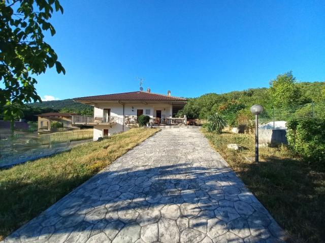 Case e ville in vendita di 273 m² in Via Aia del Colle, 1