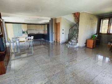 Case e ville in vendita di 273 m² in Via Gioacchino Rossini