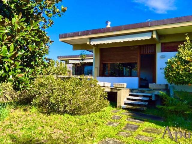 Case e ville in vendita di 273 m² in Via Ficalucci, 34