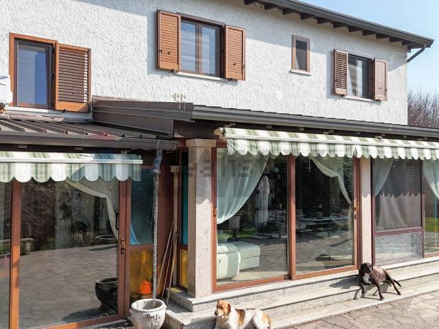 Case e ville in vendita di 273 m² in Via Monte Bisbino, 30