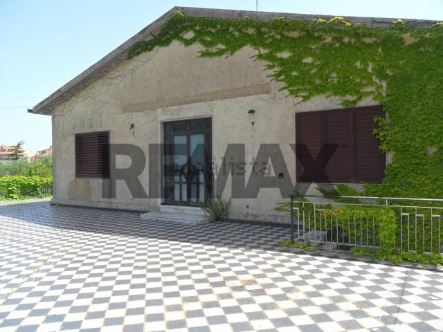 Case e ville in vendita di 296 m² in Viale dei Miti, 53