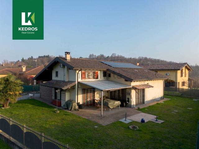 Case e ville in vendita di 274 m² in Via Bartolomeo Baj, 8