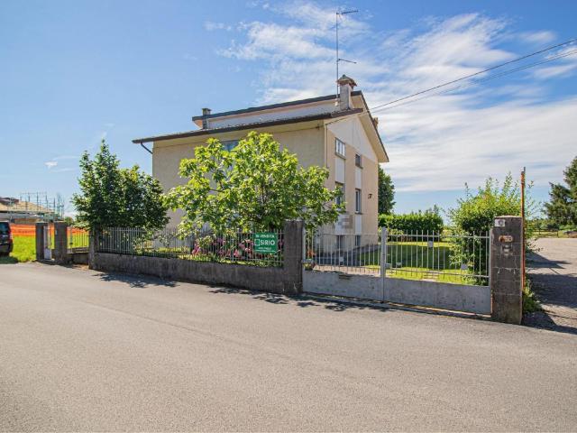 Case e ville in vendita di 274 m² in Via Beltramini, 10
