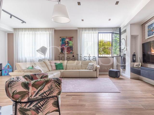 Case e ville in vendita di 274 m² in Via Giuseppe Mazzini, 49