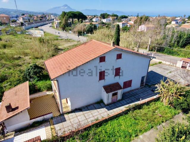 Case e ville in vendita di 274 m² in Via delle Salinelle, 2