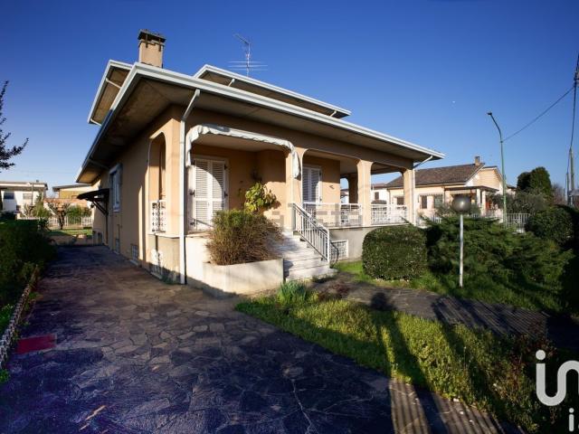 Case e ville in vendita di 274 m² in Via IV Novembre, 106