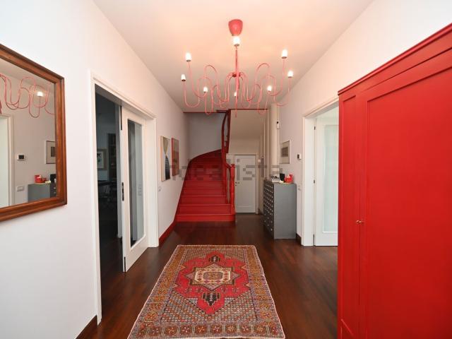 Case e ville in vendita di 274 m² in Via Paolo Veronese, 5