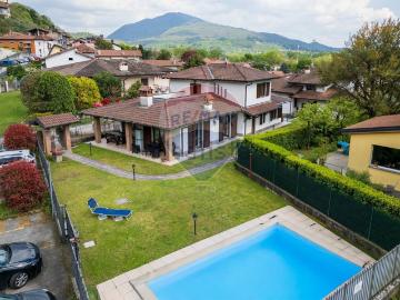 Case e ville in vendita di 274 m² in Via Piave, 11
