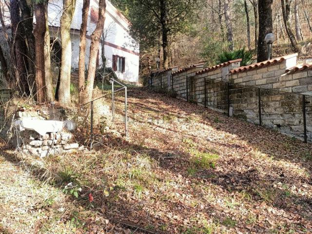Case e ville in vendita di 274 m² in Via Turanse