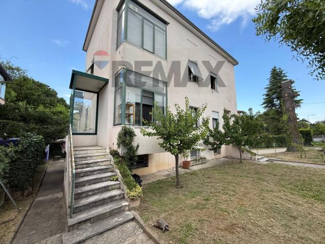 Case e ville in vendita di 275 m²