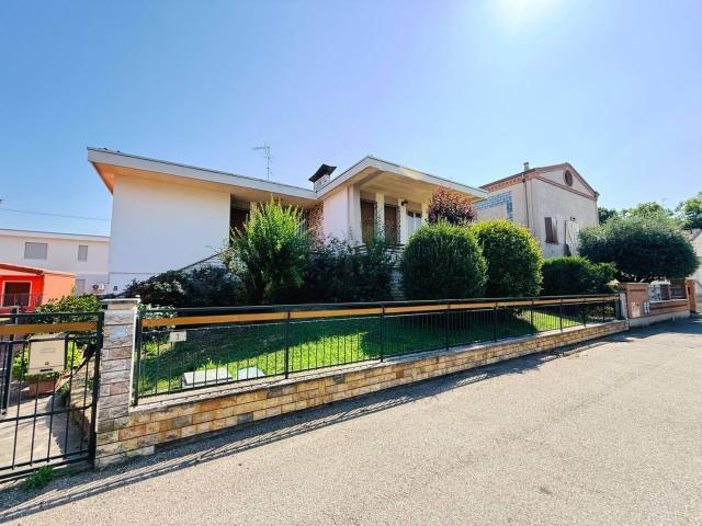 Case e ville in vendita di 275 m²