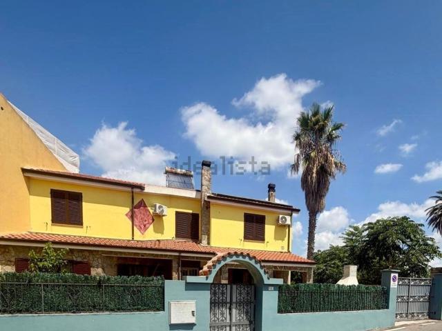 Case e ville in vendita di 275 m² in Via Cavour, 2