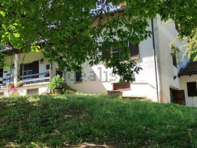 Case e ville in vendita di 275 m² in Via Cerreto Grue, 29