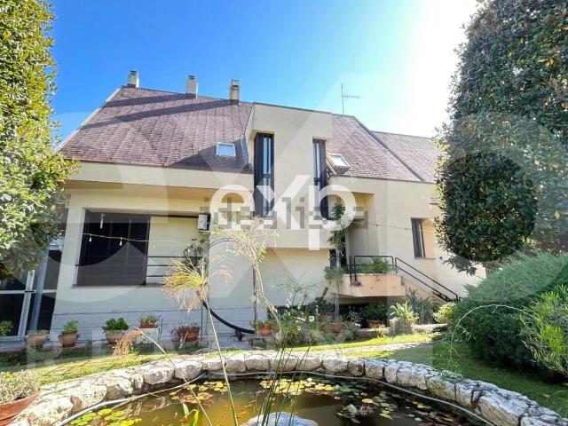 Case e ville in vendita di 275 m² in Via Garino, 10
