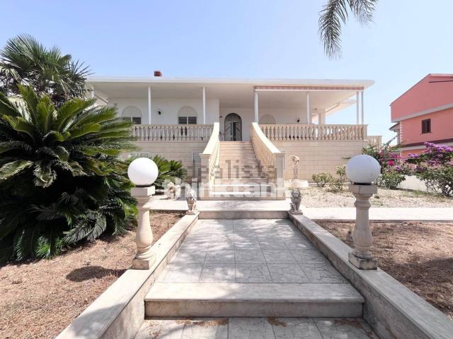 Case e ville in vendita di 275 m² in Via Giovanni La Porta