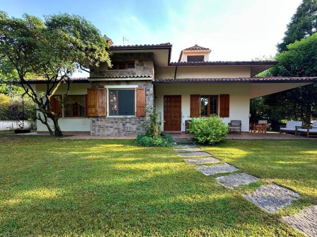 Case e ville in vendita di 275 m² in Via Donatello, 14