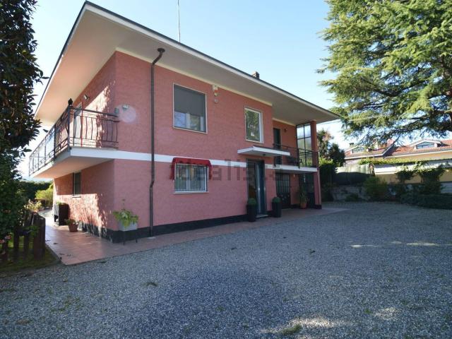 Case e ville in vendita di 275 m² in Via Devietti Goggia Aldo, 82