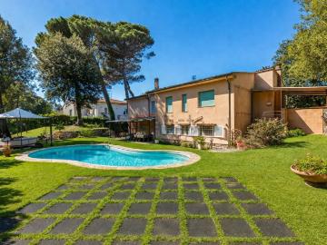 Case e ville in vendita di 275 m² in Via degli Allori