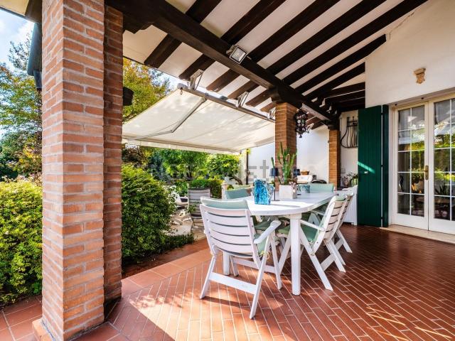 Case e ville in vendita di 275 m² in Via Ex Internati di Guerra