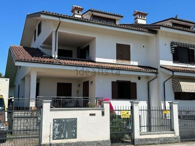 Case e ville in vendita di 275 m² in Via Maestra