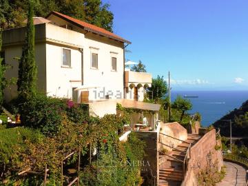 Case e ville in vendita di 275 m² in Strada Statale Amalfitana