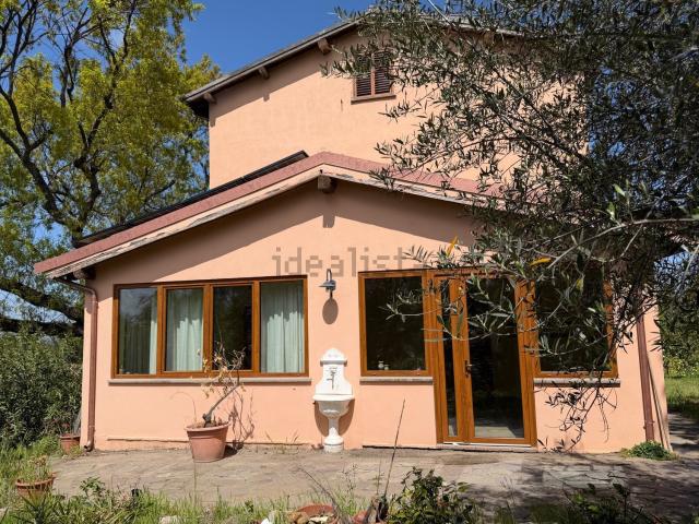 Case e ville in vendita di 275 m² in Strada Tobia, 3
