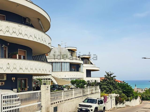 Case e ville in vendita di 275 m² in Strada Zanni, 64