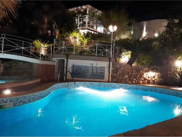 Case e ville in vendita di 276 m² in Via Colle Innamorati, 309