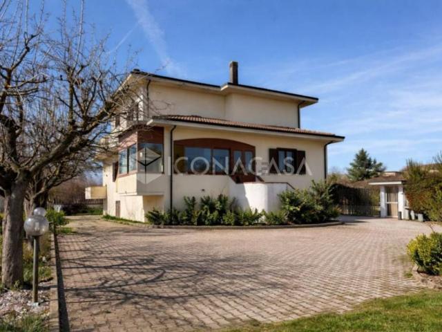 Case e ville in vendita di 276 m² in Via B. Ranieri, 15
