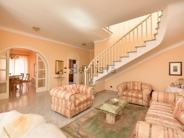 Case e ville in vendita di 276 m² in Via Bellini