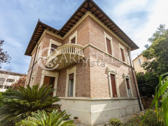 Case e ville in vendita di 276 m² in Via Giovanni Amendola, 3