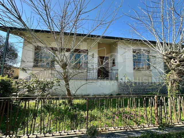 Case e ville in vendita di 276 m² in Via Leonardo Da Vinci