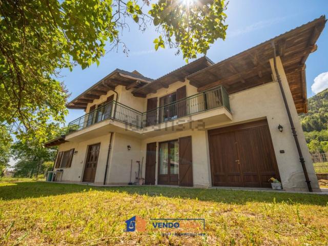 Case e ville in vendita di 276 m² in Via Mistral, 57