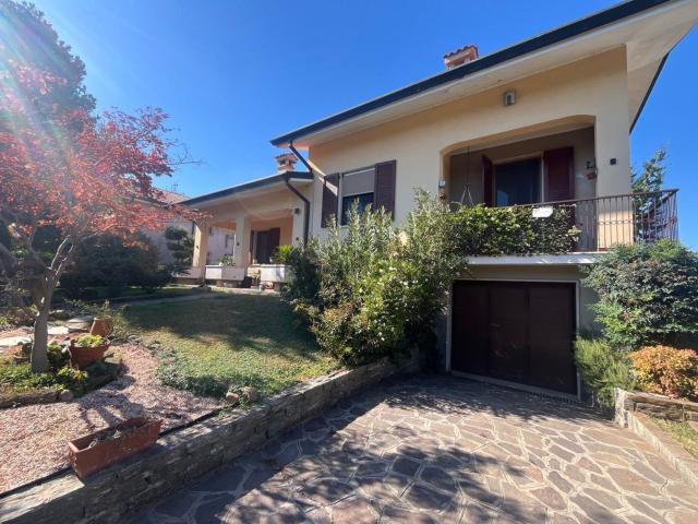 Case e ville in vendita di 276 m² in Via San Bolivar, 22