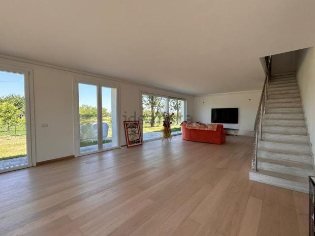 Case e ville in vendita di 276 m² in Via San Rigo